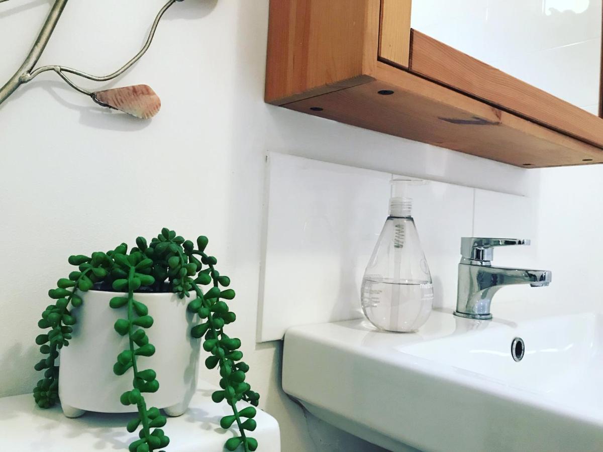 Clarabel's Guest House- The Nook *